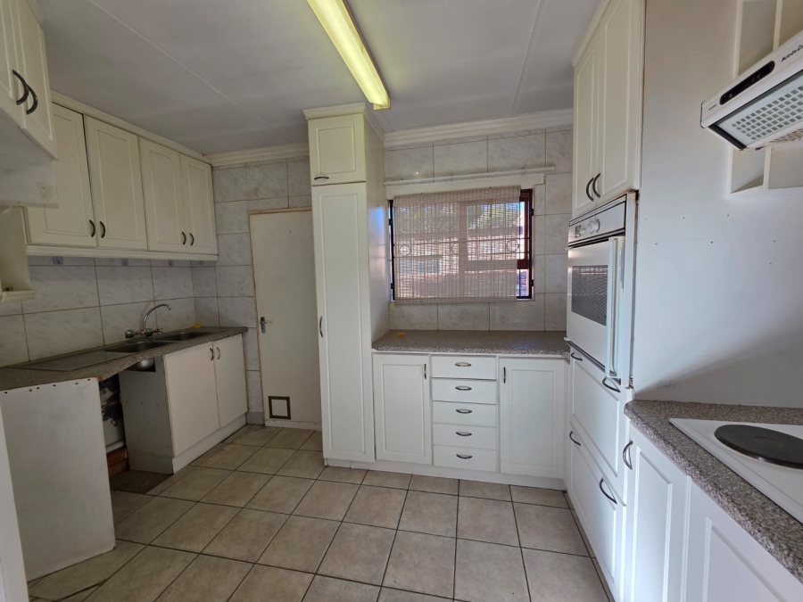 To Let 3 Bedroom Property for Rent in Langenhovenpark Free State